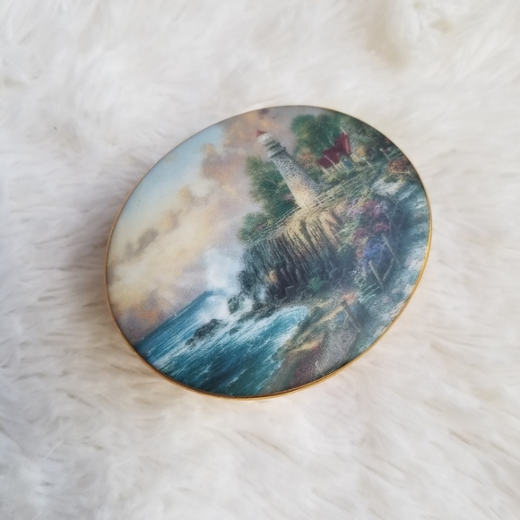 Thomas Kinkade LIGHT OF PEACE Lighthouse Music Box First Issue 1998 - Picture 5 of 7